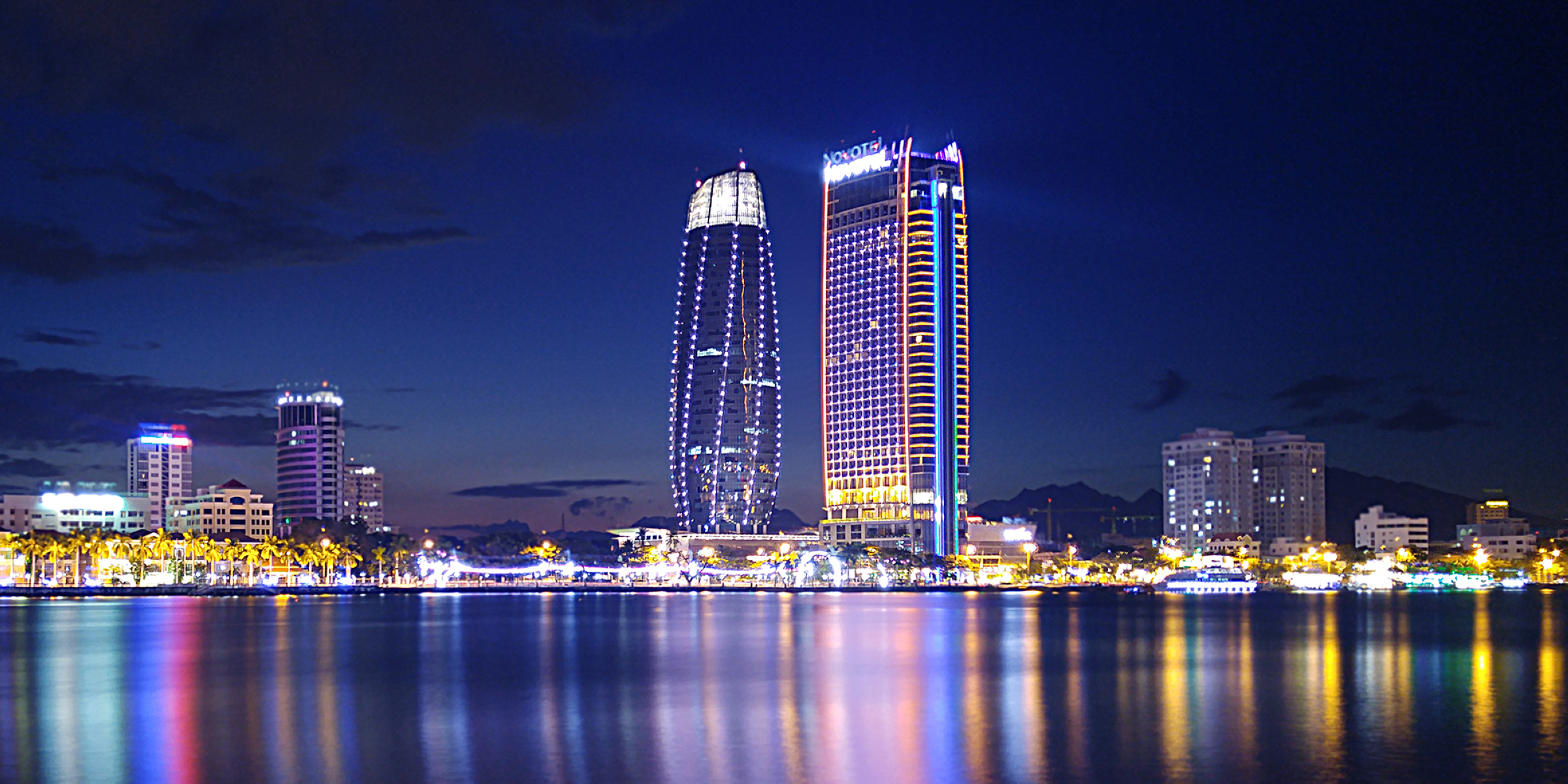 Da Nang City At Night 2400x1200