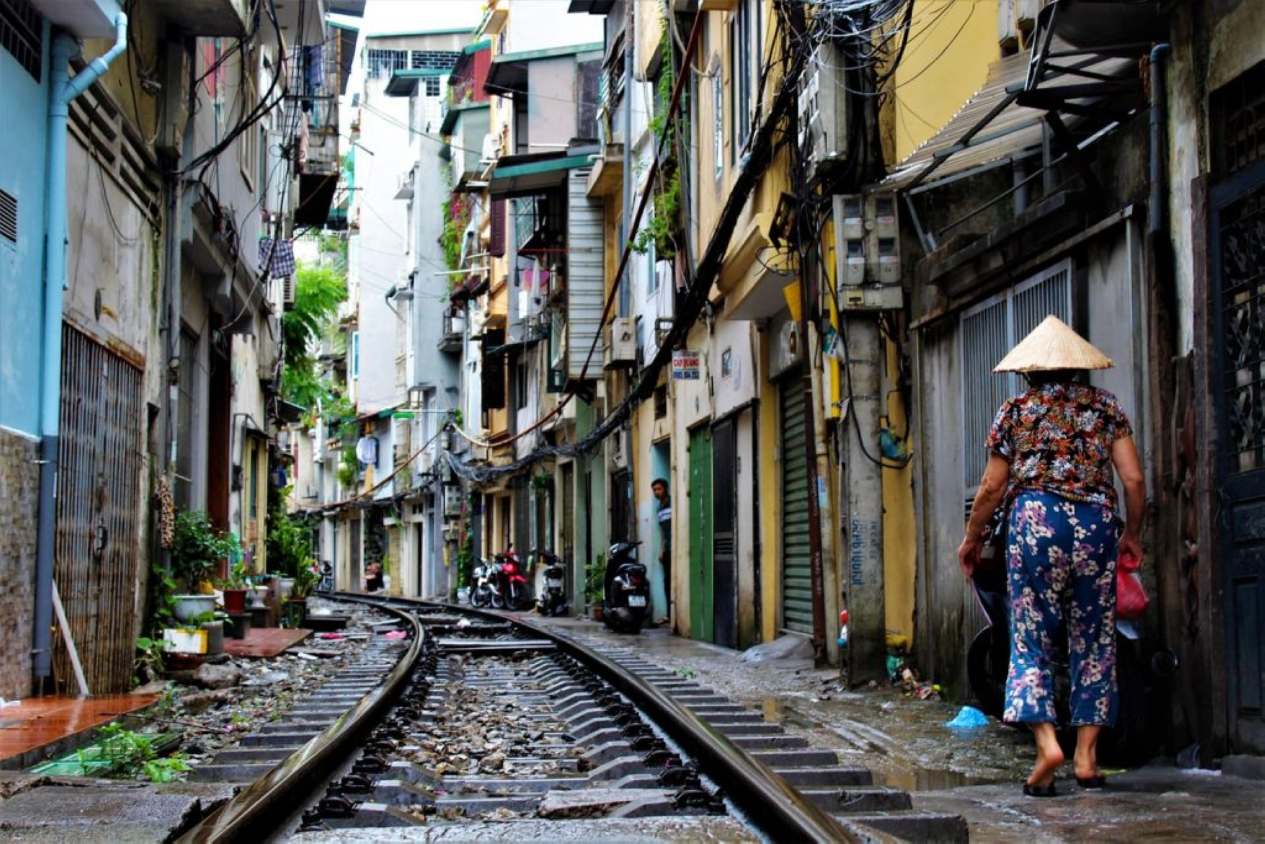 Explore Vietnams Transportation A Comprehensive Guide Hanoi Train 1799x1200