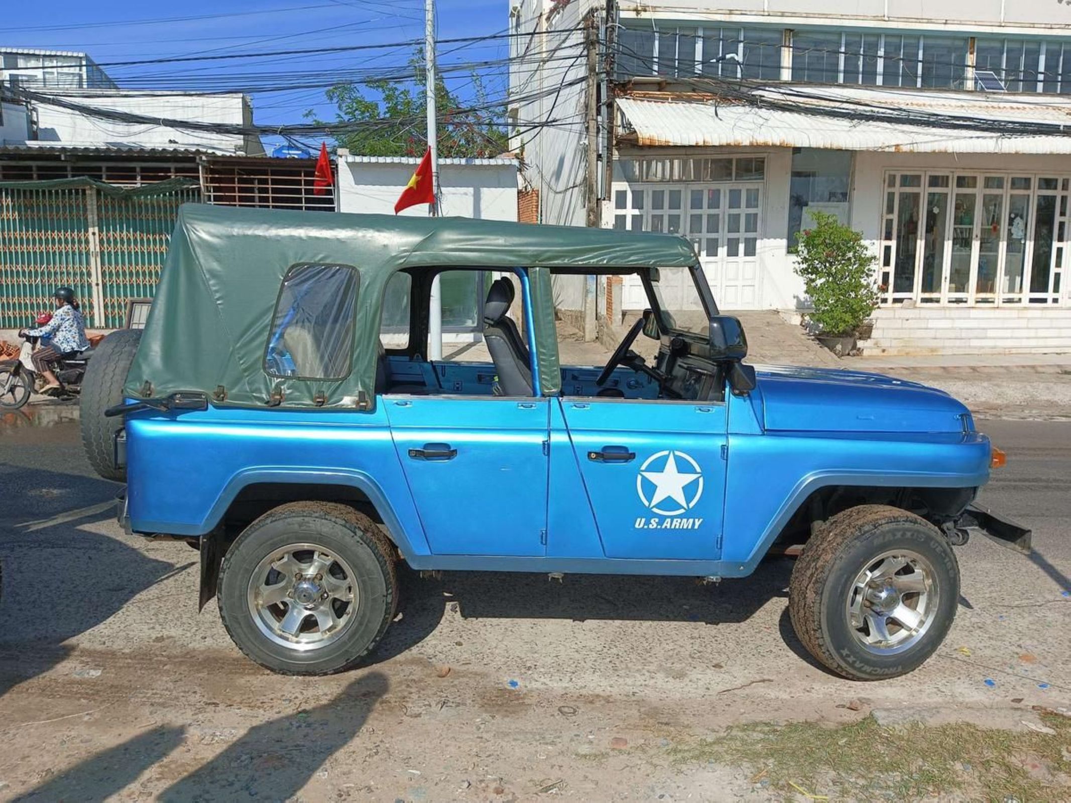 Gia Phu Car Rental Stransfer Services Jeep Car 4 6 Seater 2133x1600 4
