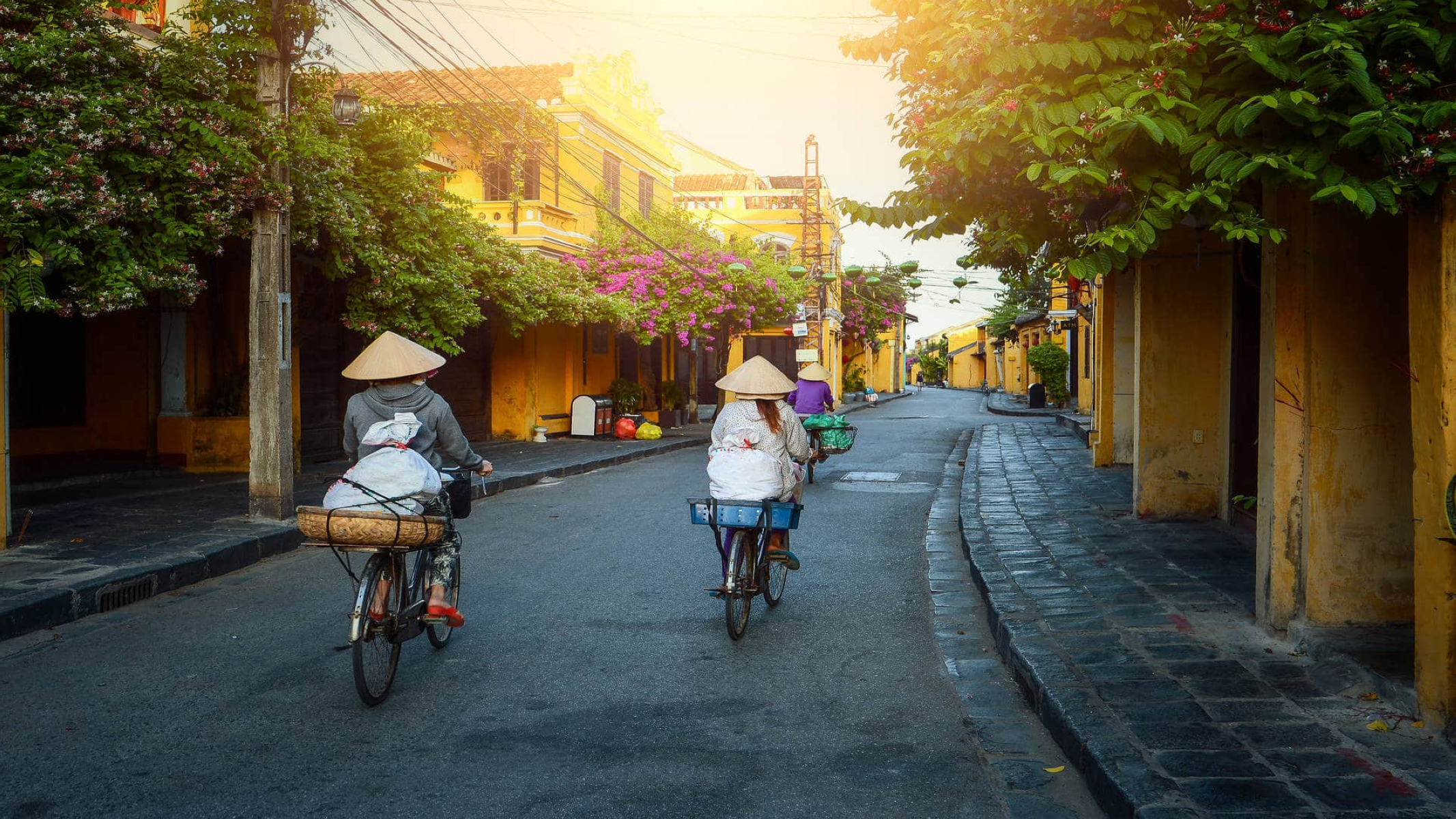 The Night Bus From Nha Trang To Hoi An A Traveler Review Hoi An Streets Vietnam 2133x1200